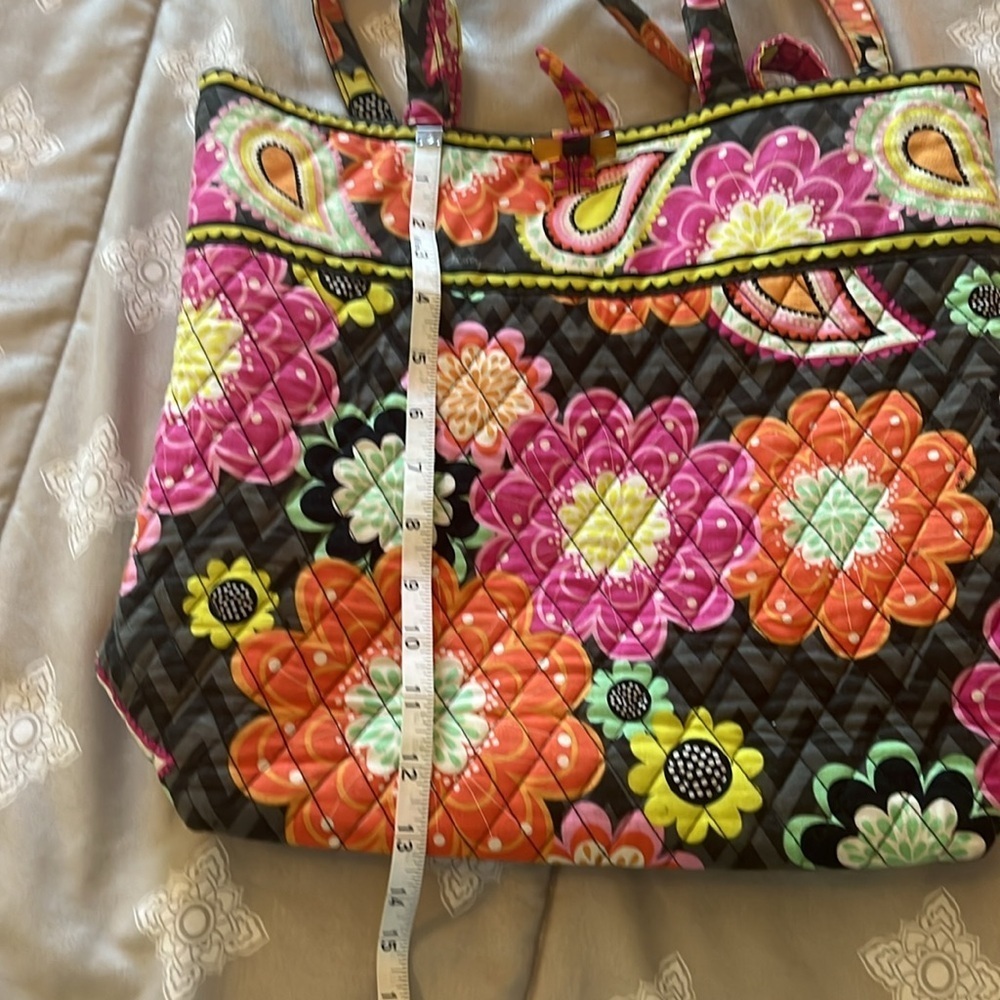 Vera Bradley Tote Bag, Measurements in Photos - Picture 6 of 8
